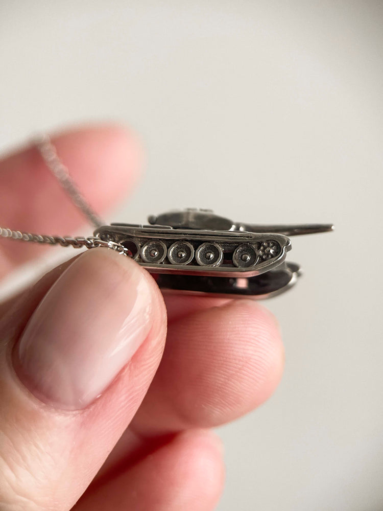 Tank-amulet