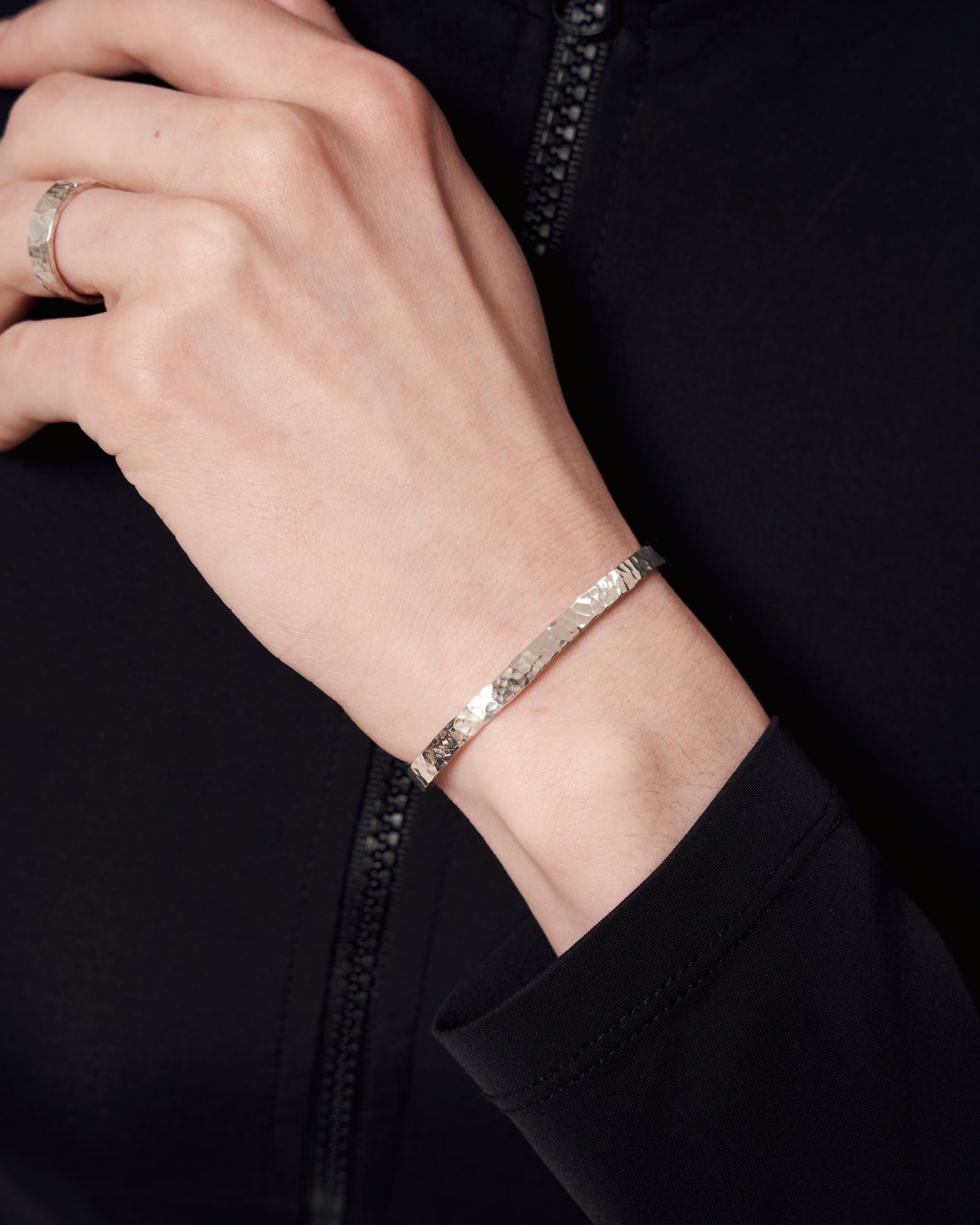 Bracelet "Simple" hammered glossy