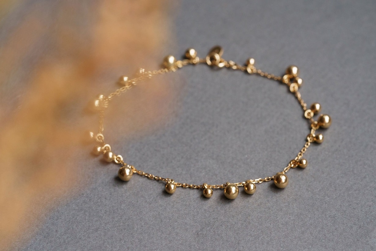 Bracelet "Scattering of balls" (3,4,5 mm)