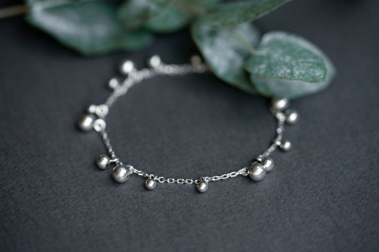 Bracelet "Scattering of balls" (3,4,5 mm)