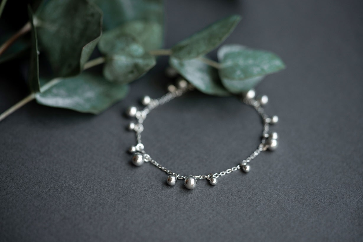 Bracelet "Scattering of balls" (3,4,5 mm)