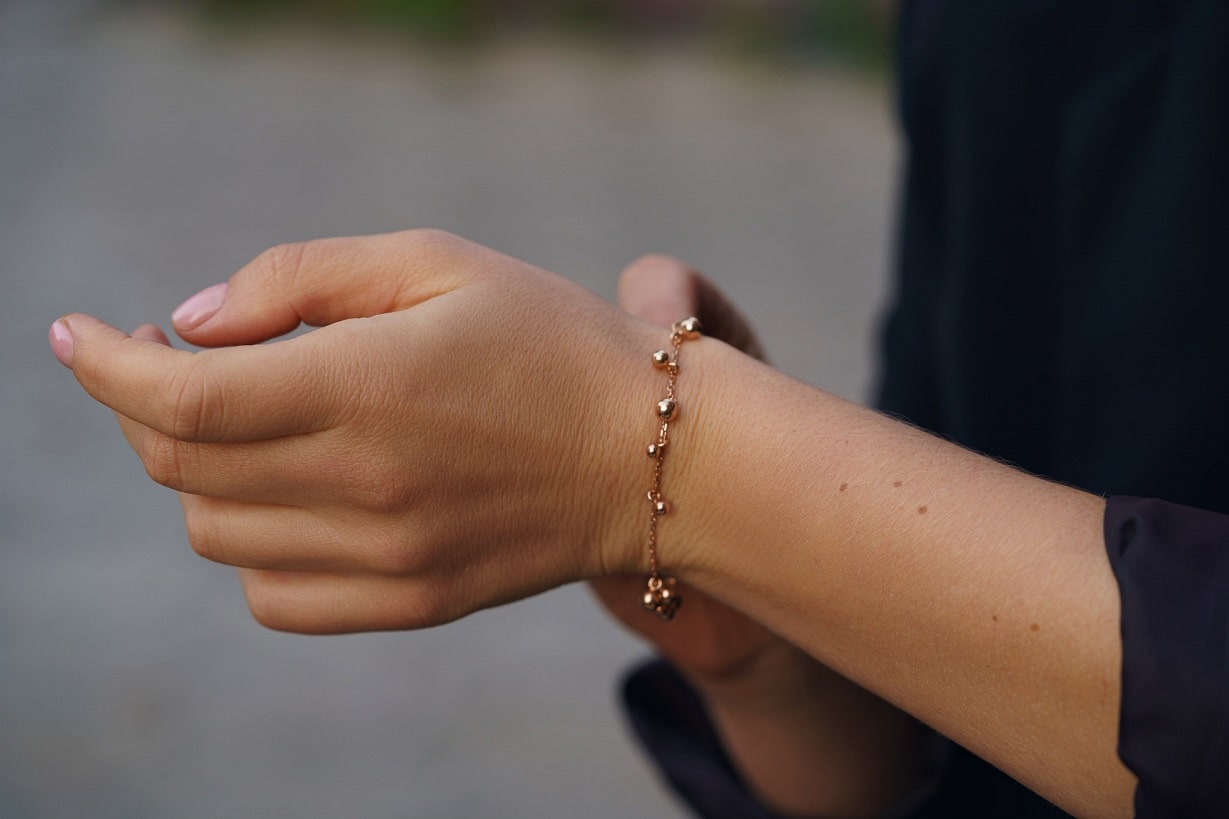 Bracelet "Scattering of balls" (3,4,5 mm)