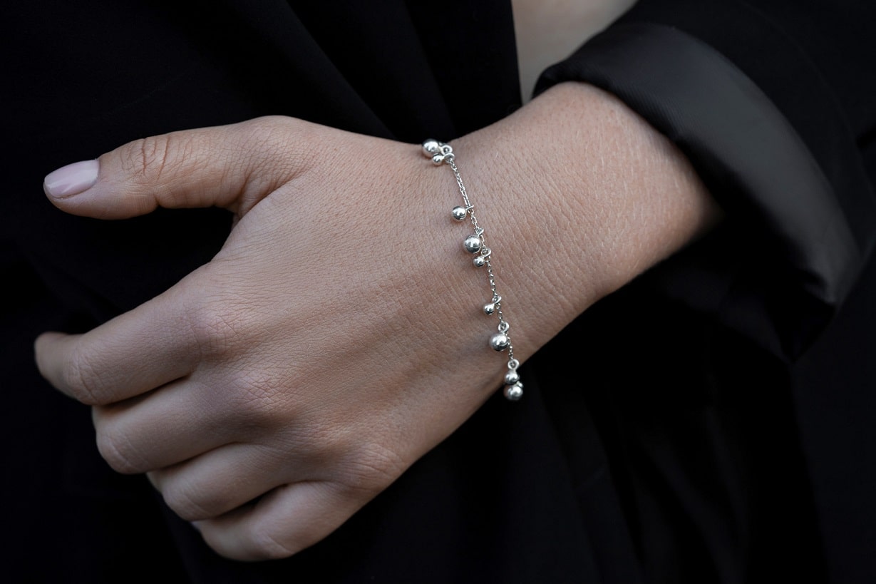 Bracelet "Scattering of balls" (3,4,5 mm)