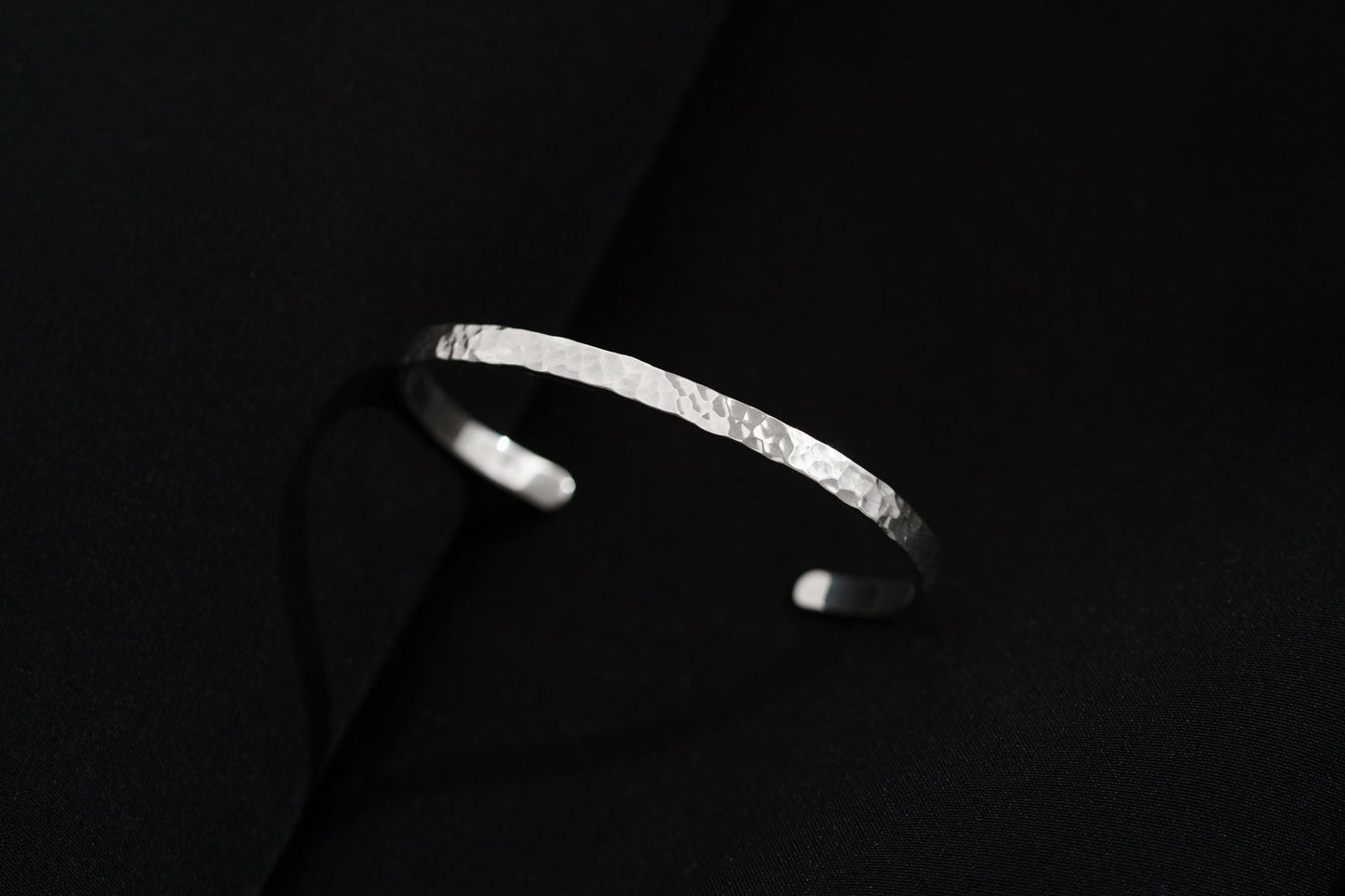 Bracelet "Simple" hammered glossy