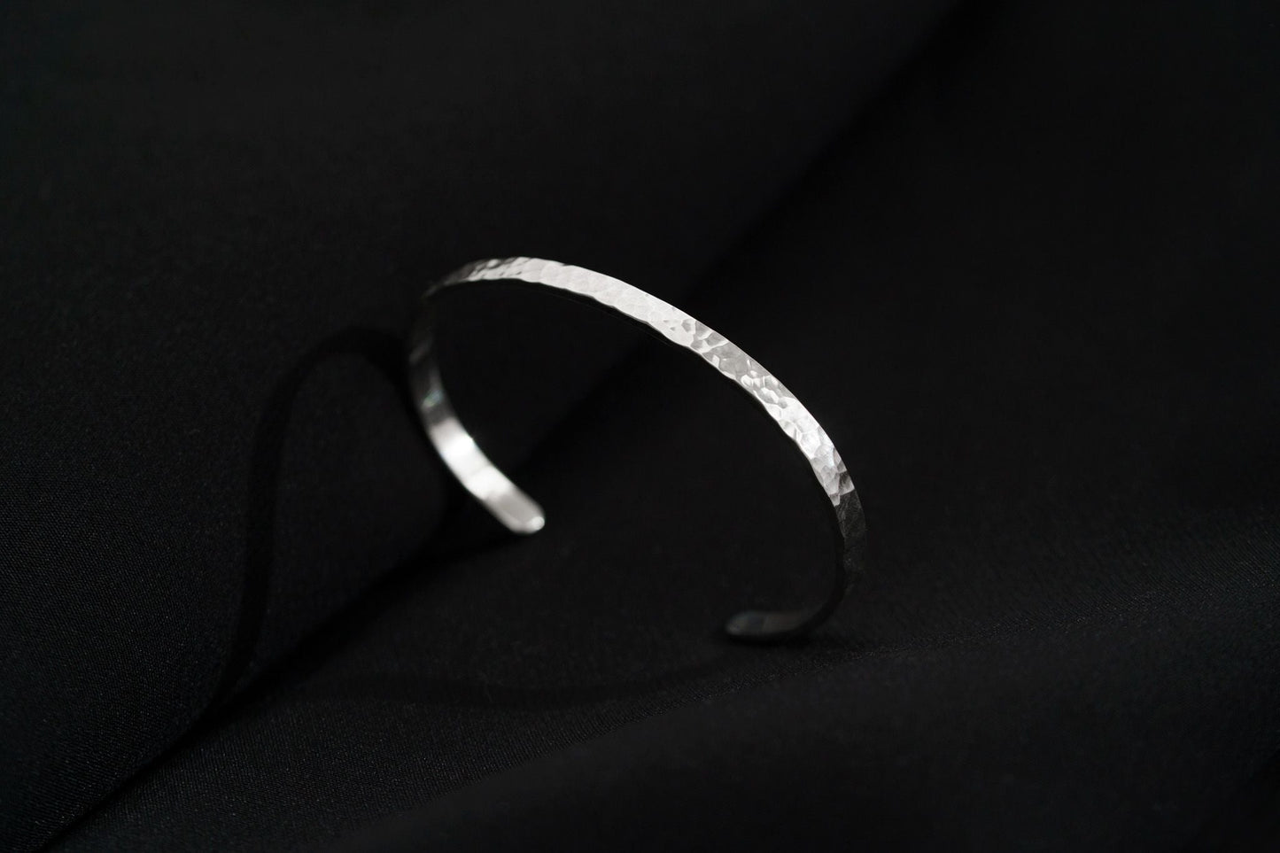 Bracelet "Simple" hammered glossy