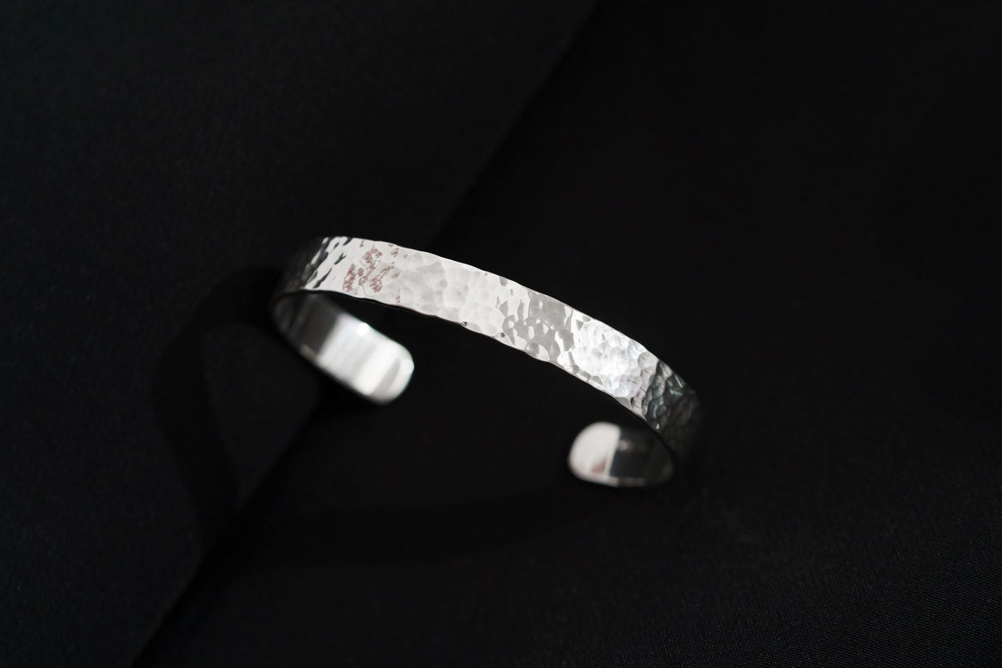 Bracelet "Simple" hammered glossy