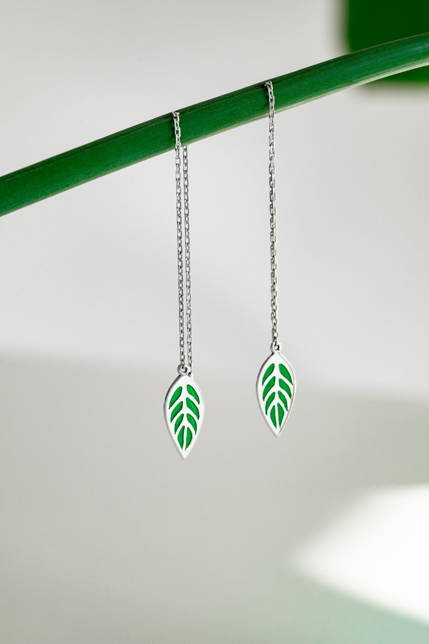 Threader earrings "Indian leafs" with enamel (chain length 8 cm; different colors to choose from)
