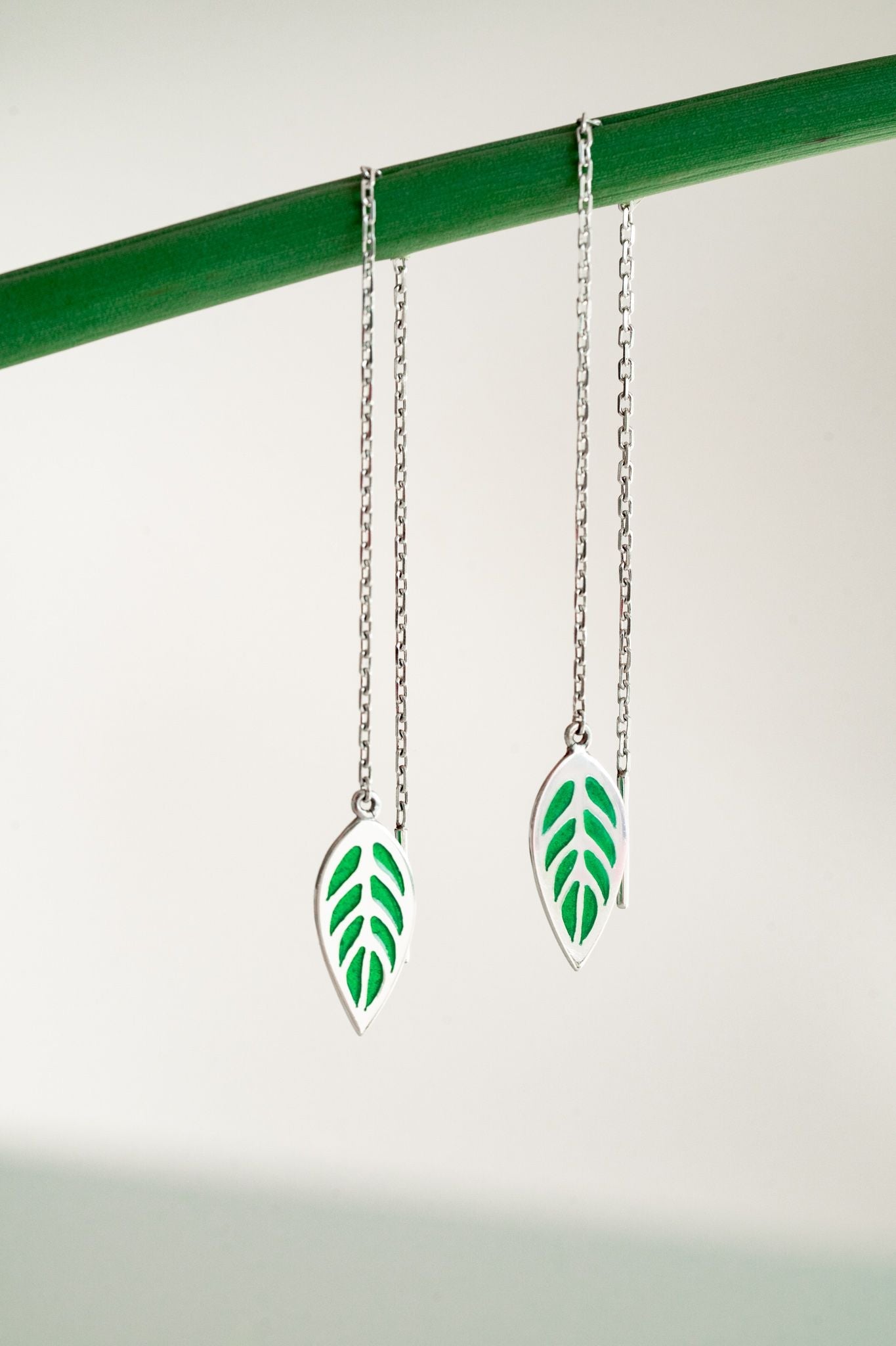 Threader earrings "Indian leafs" with enamel (chain length 8 cm; different colors to choose from)