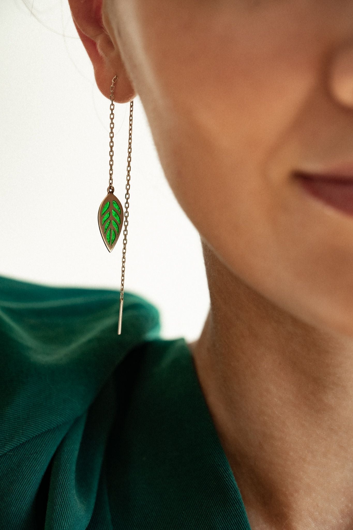Threader earrings "Indian leafs" with enamel (chain length 8 cm; different colors to choose from)