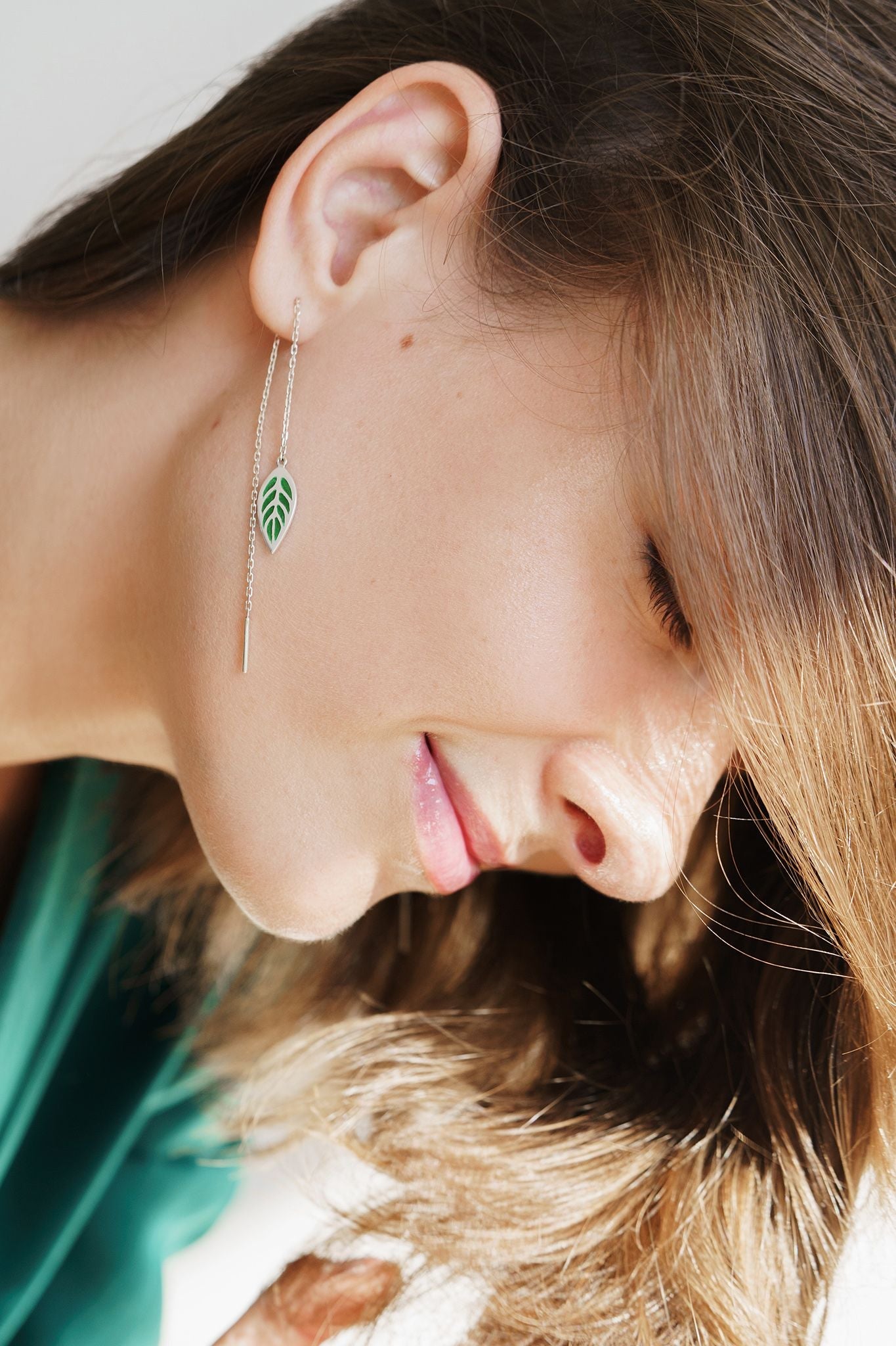 Threader earrings "Indian leafs" with enamel (chain length 8 cm; different colors to choose from)