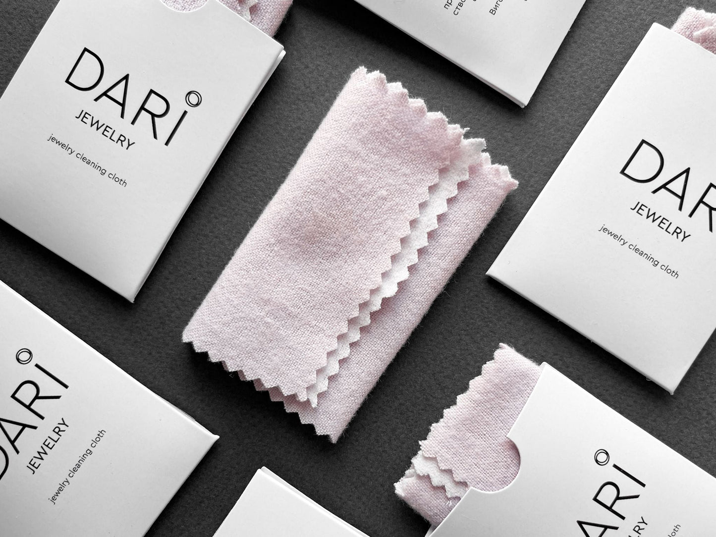 Double-layered cloth for cleaning and polishing jewelry