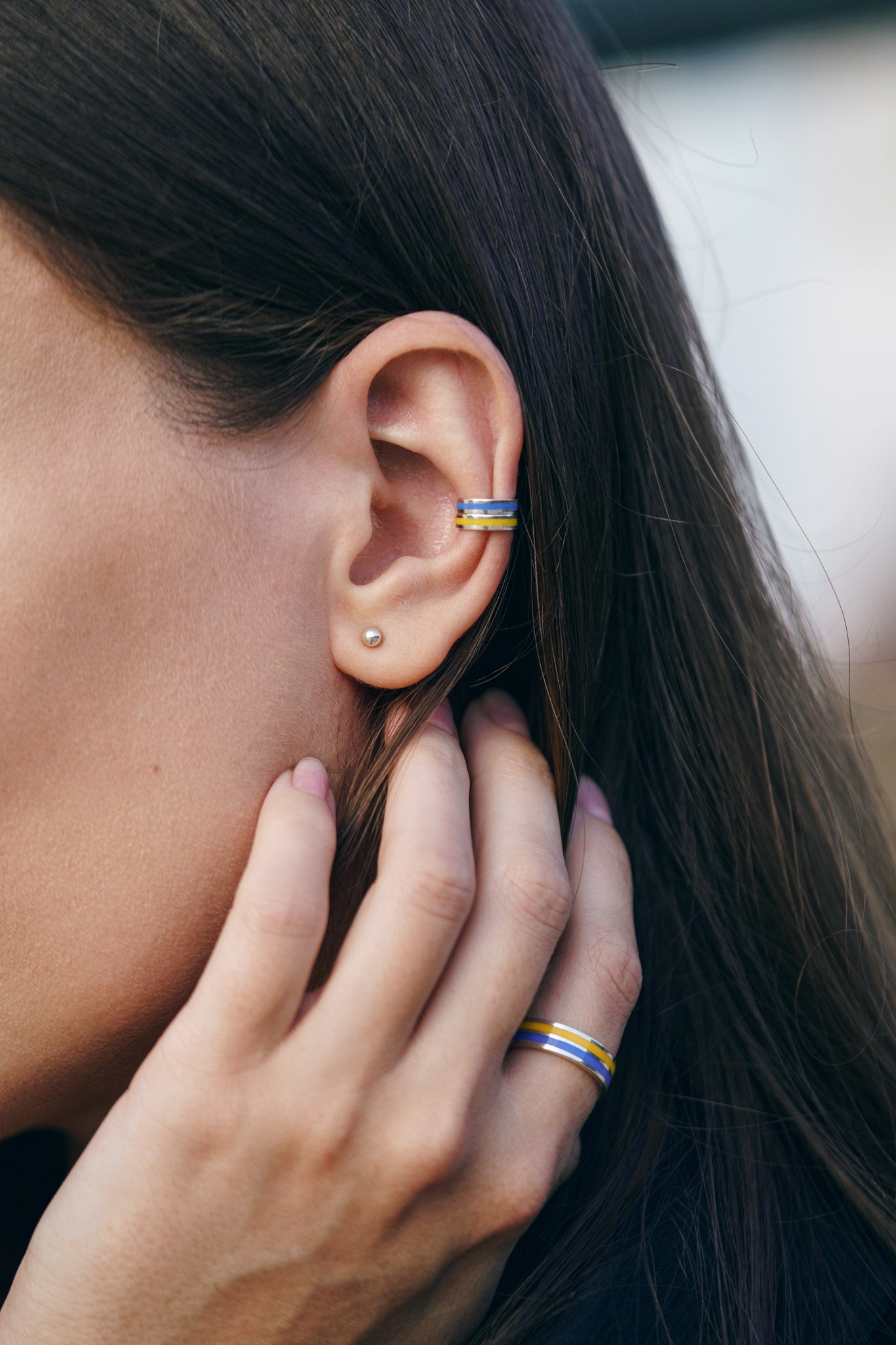A pair of cuffs "Independent"