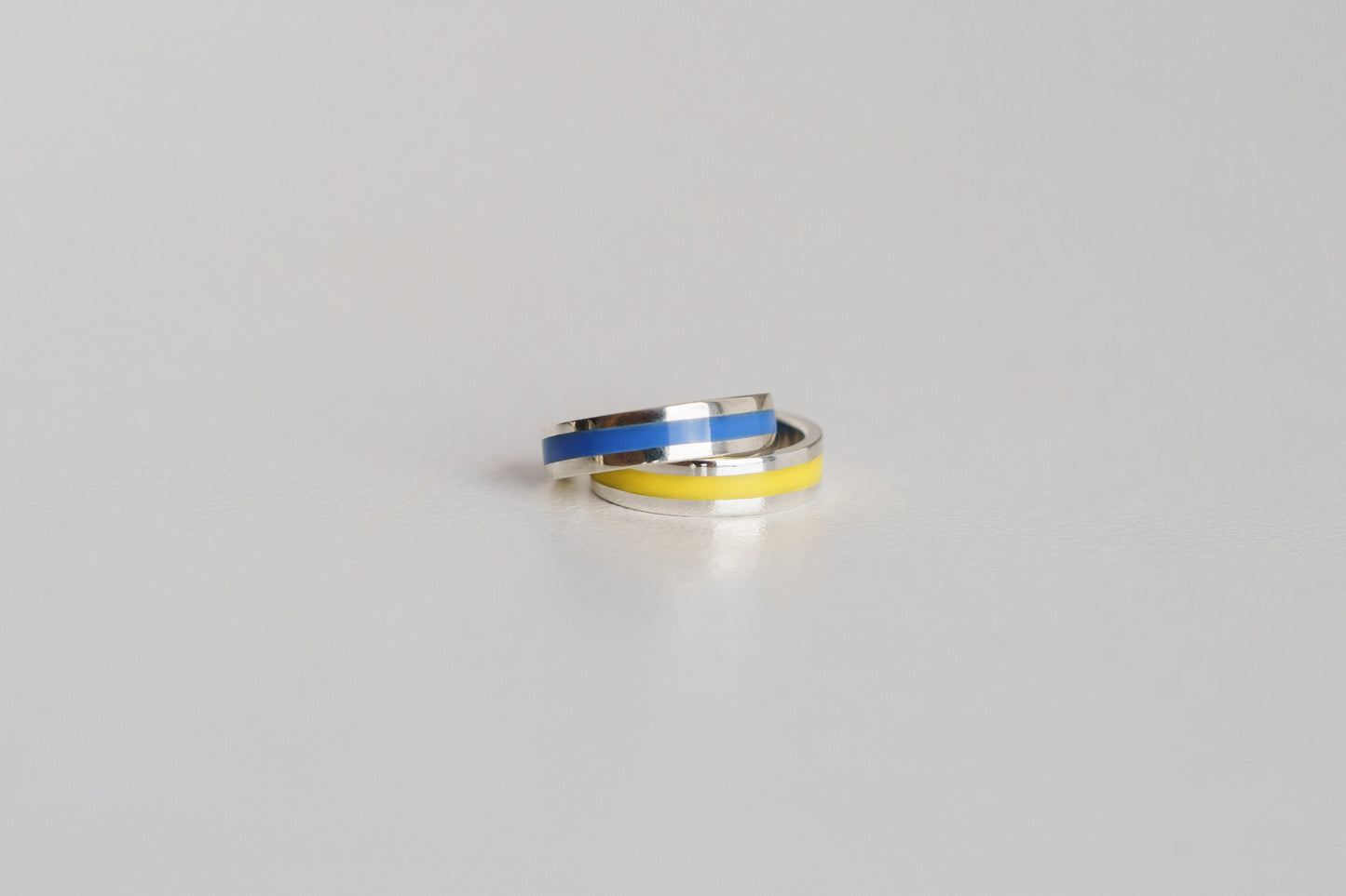 A pair of cuffs "Independent"