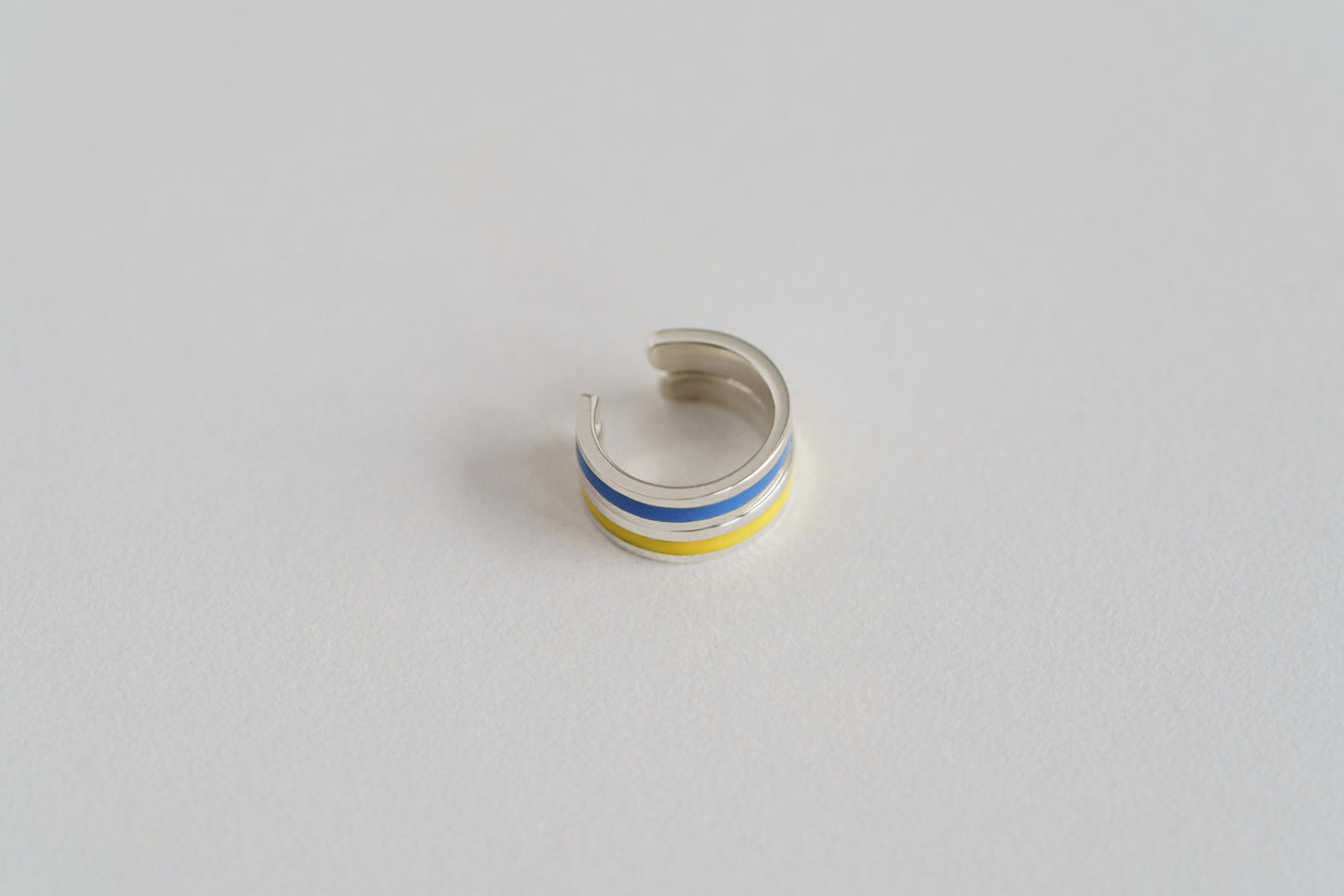 A pair of cuffs "Independent"
