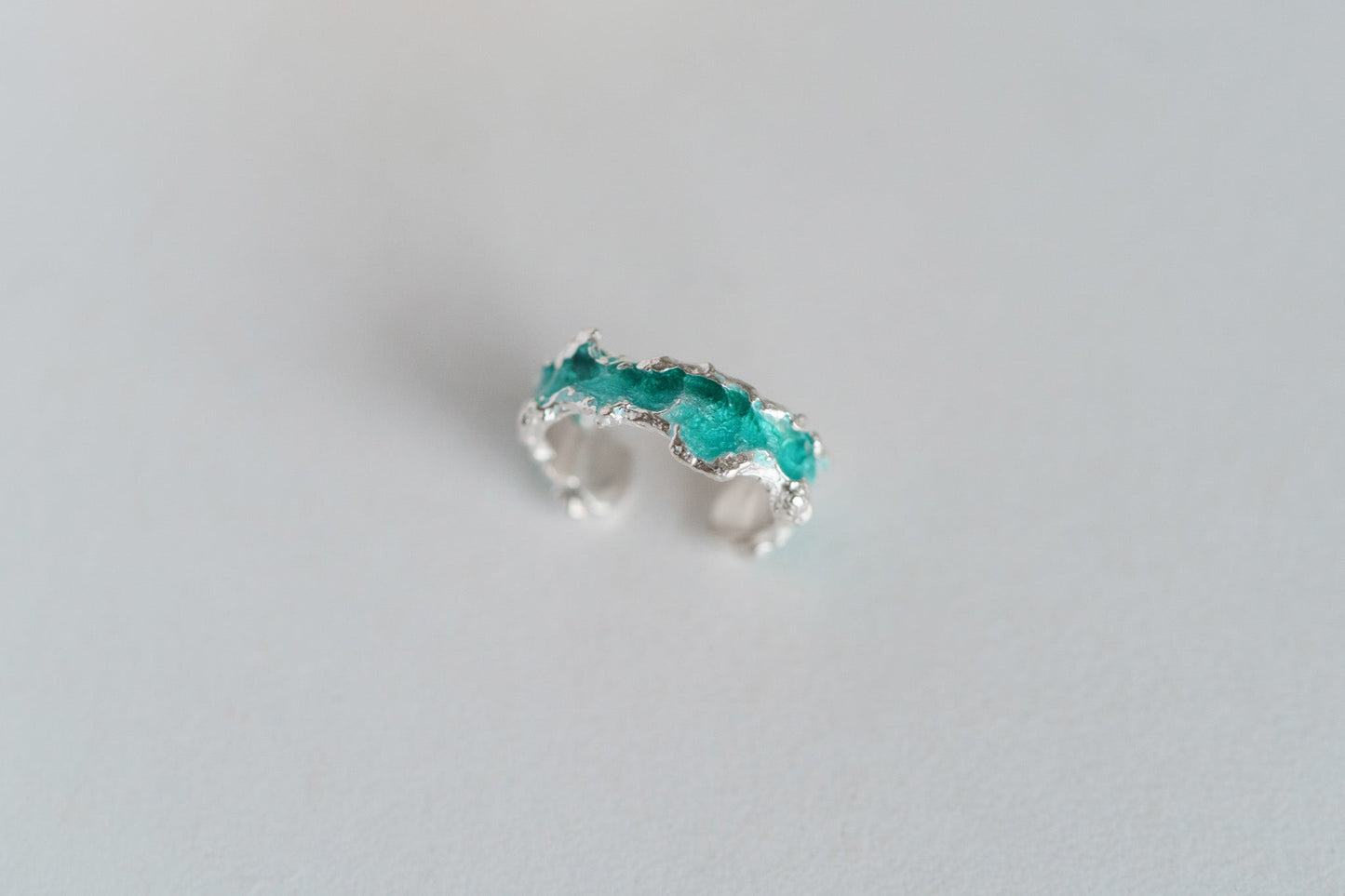 Cuff "Wave" (4 mm) emerald