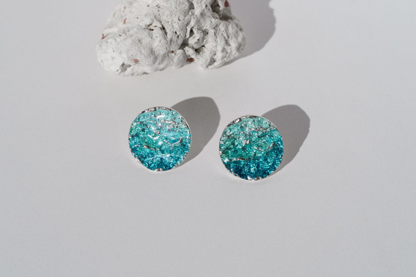 Disc Earrings "Wave" emerald (20 mm)