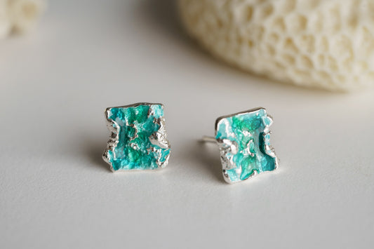 Stud earrings "Wave" emerald (8х10 mm)