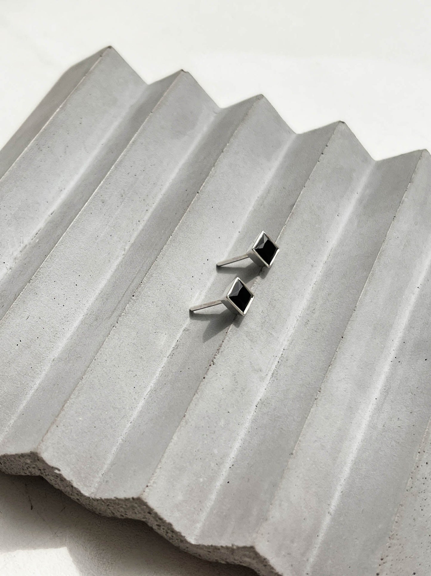 Earrings "Principle" (Gemstone 4 mm)