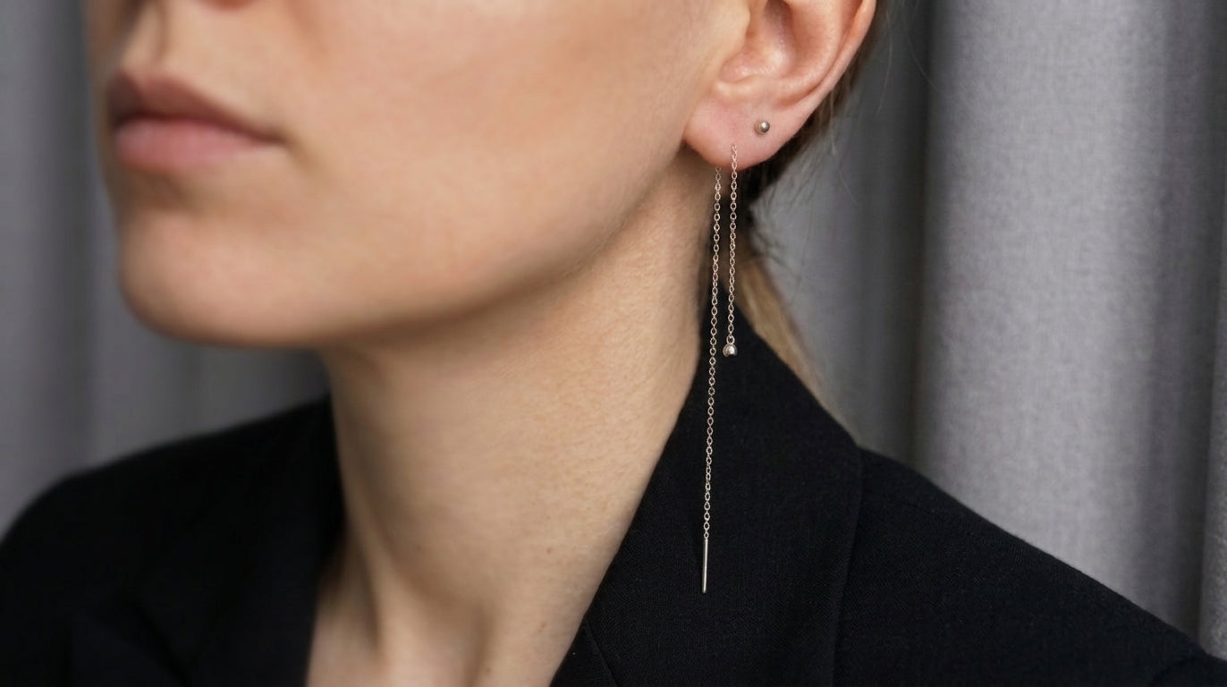 Earring "String", earring "Ball" (3 mm) in the other ear included