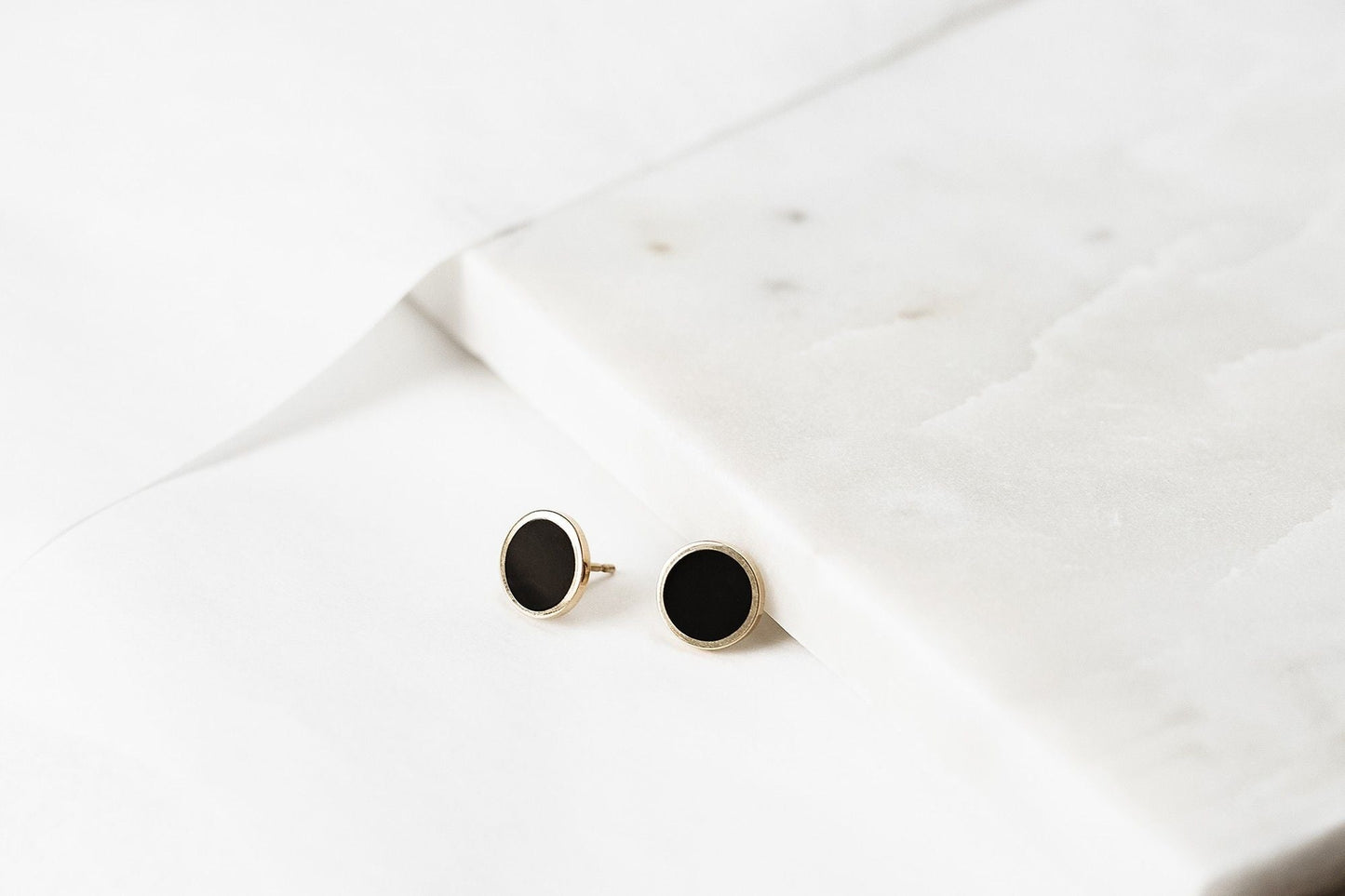 Stud earrings "Circle" (12 mm) with enamel