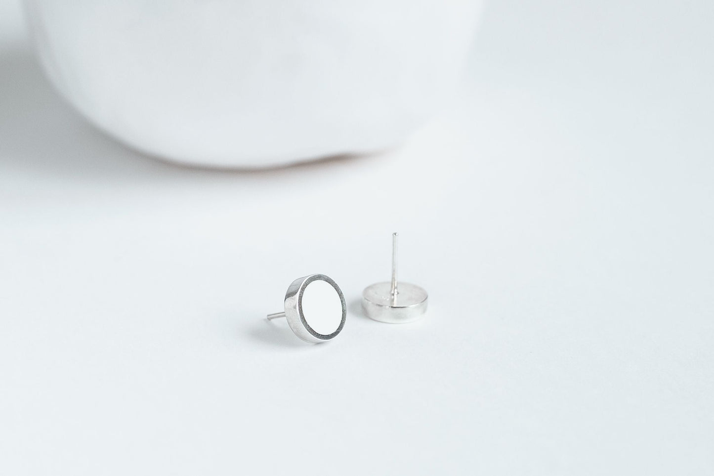 Stud earrings "Circle" (12 mm) with enamel