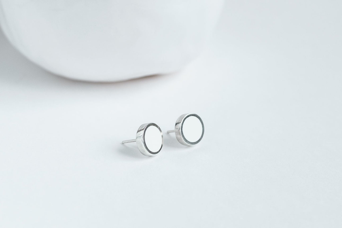 Stud earrings "Circle" (12 mm) with enamel