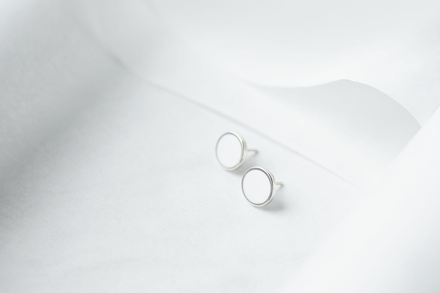 Stud earrings "Circle" (12 mm) with enamel