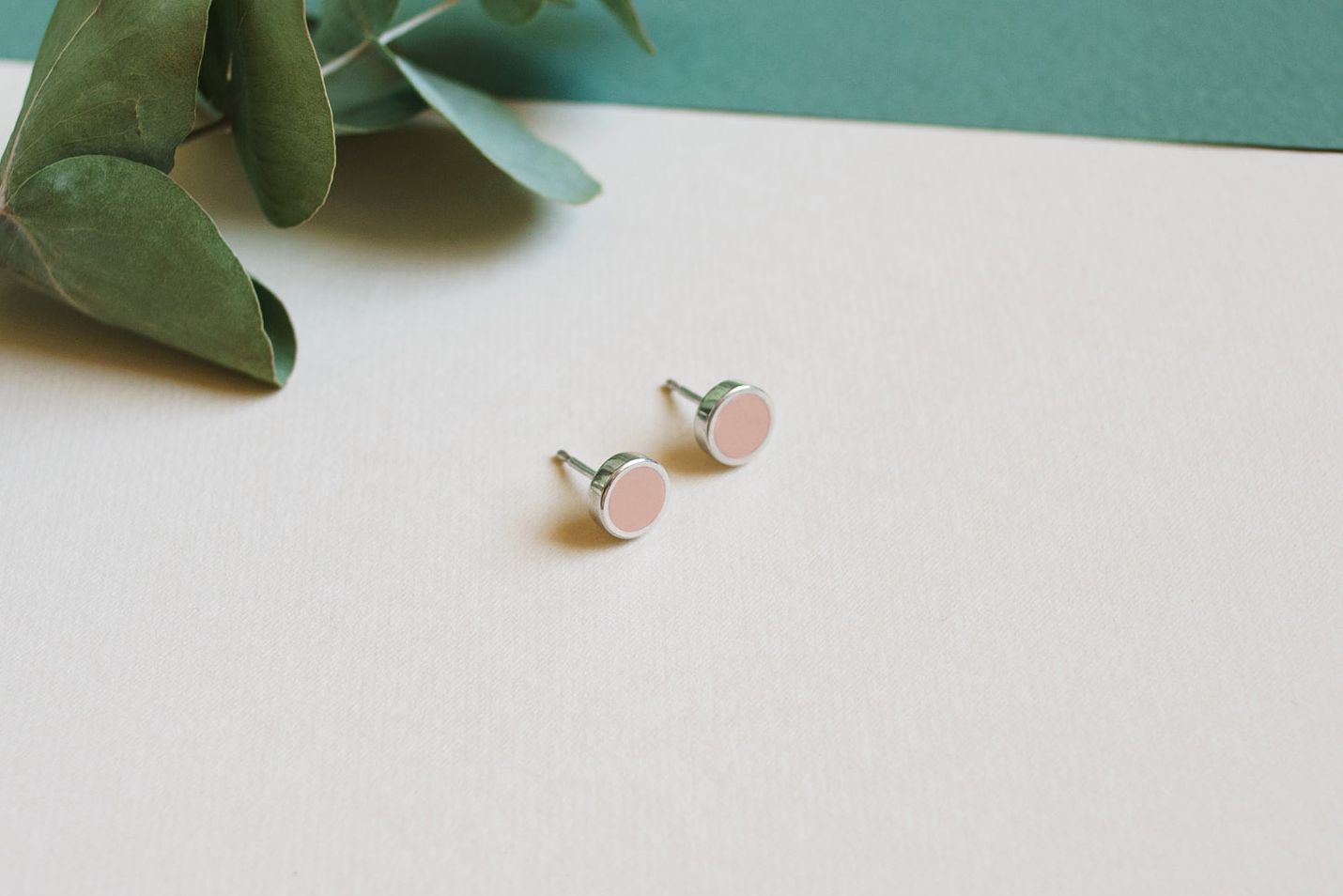 Stud earrings "Circle" (8 mm) with enamel