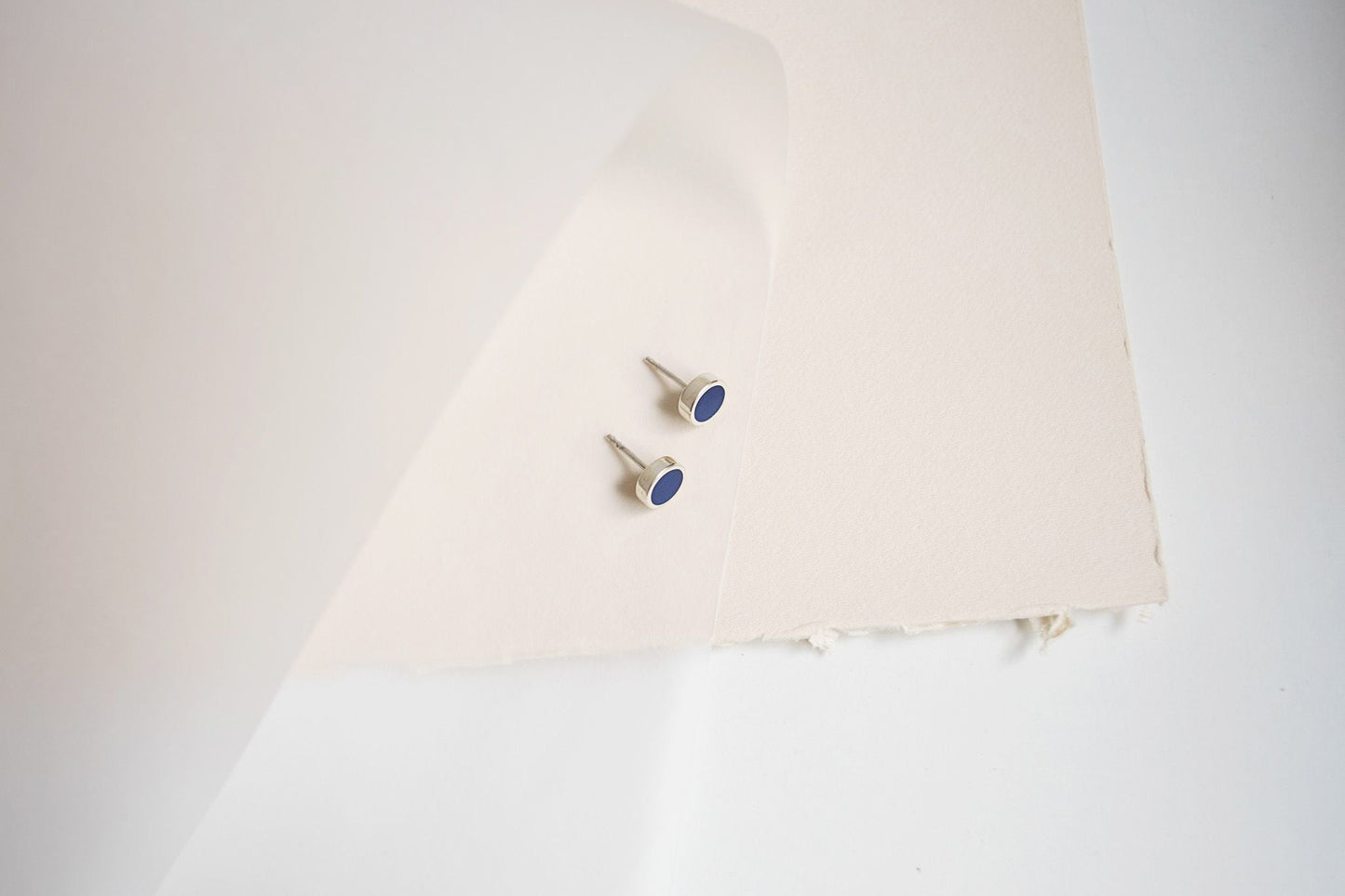 Stud earrings "Circle" (8 mm) with enamel