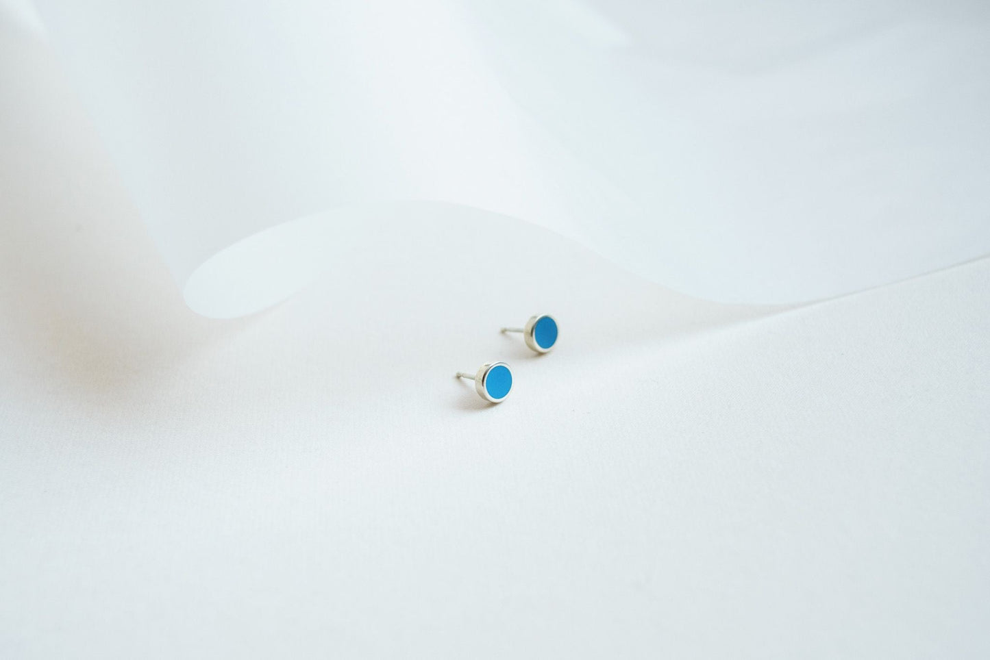 Stud earrings "Circle" (8 mm) with enamel