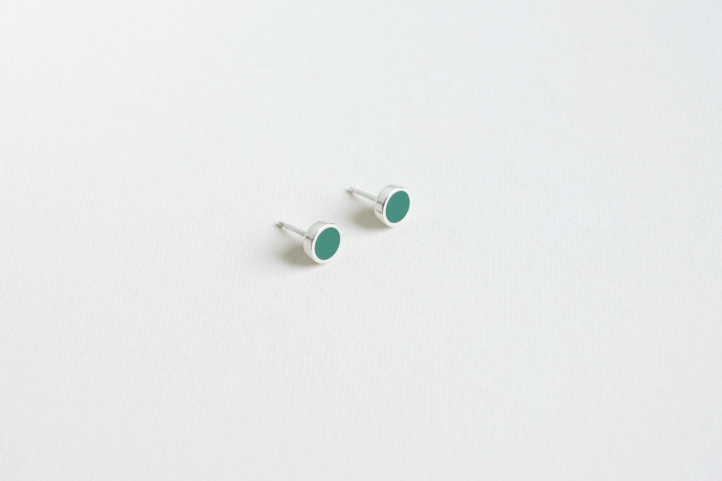 Stud earrings "Circle" (8 mm) with enamel