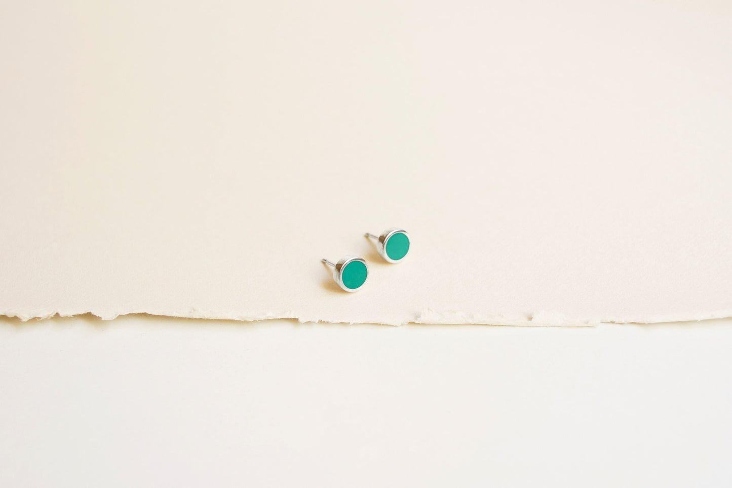 Stud earrings "Circle" (8 mm) with enamel