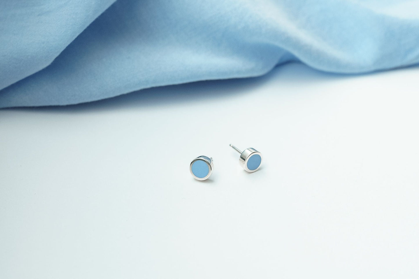 Stud earrings "Circle" (8 mm) with enamel