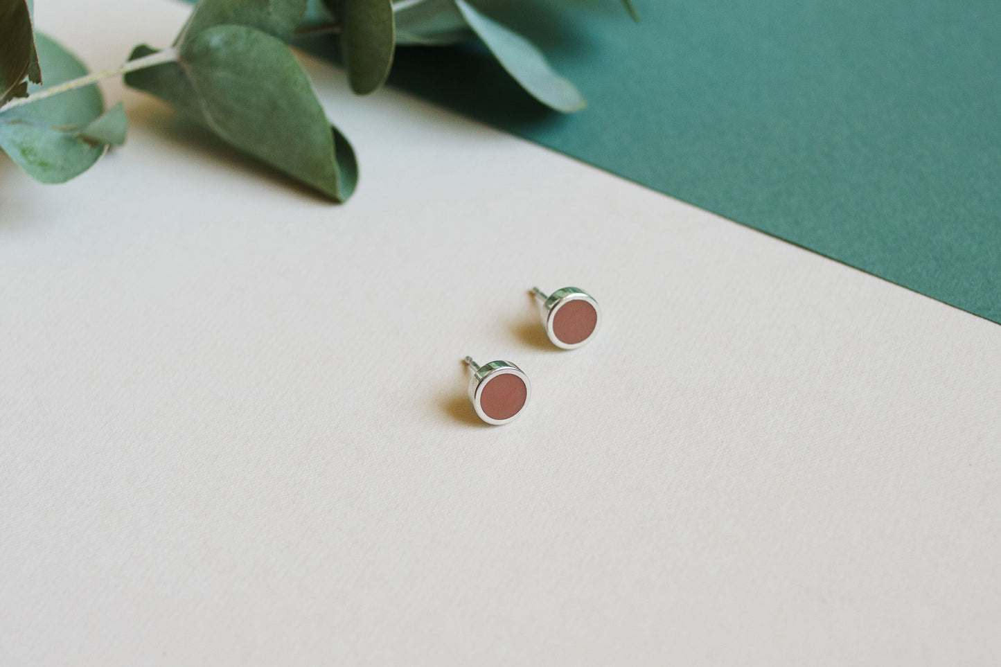 Stud earrings "Circle" (8 mm) with enamel