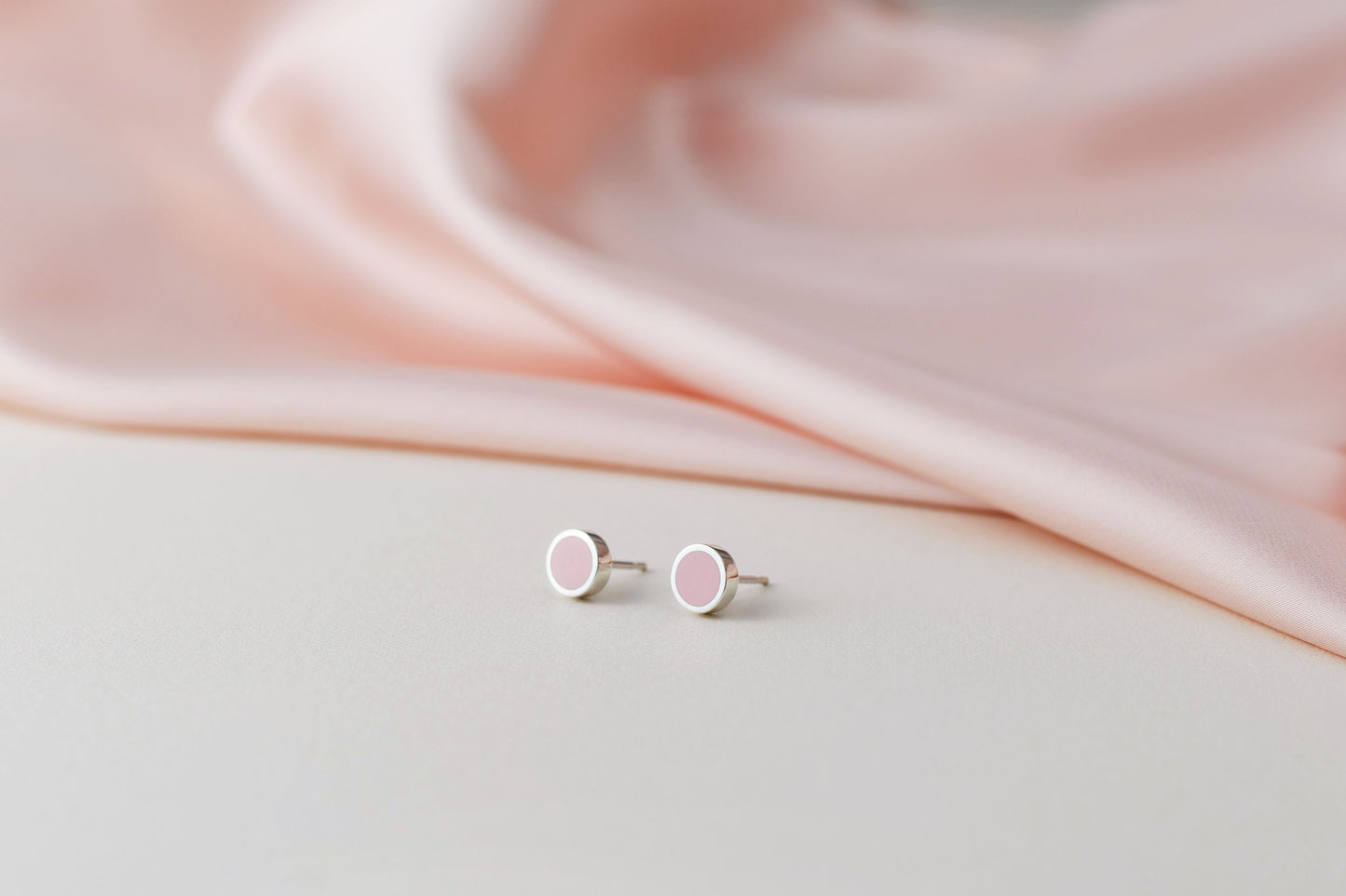 Stud earrings "Circle" (8 mm) with enamel