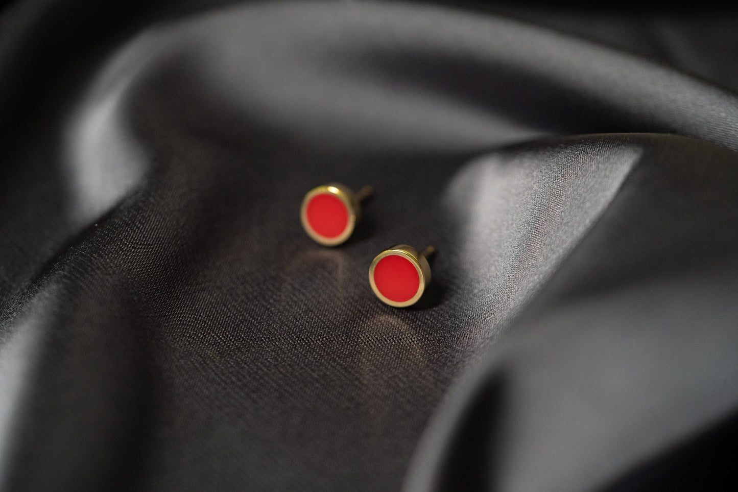 Stud earrings "Circle" (8 mm) with enamel (different colors to choose from)