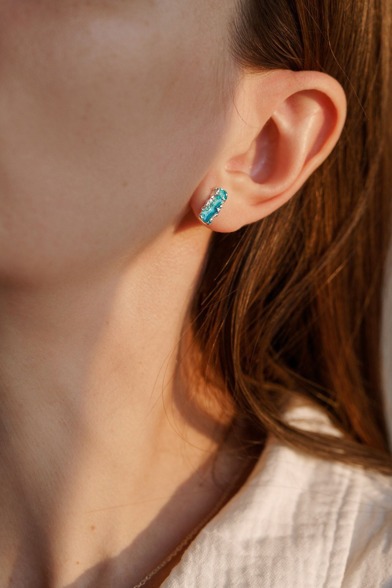 Stud-earrings "Wave" (4x10 mm) emerald