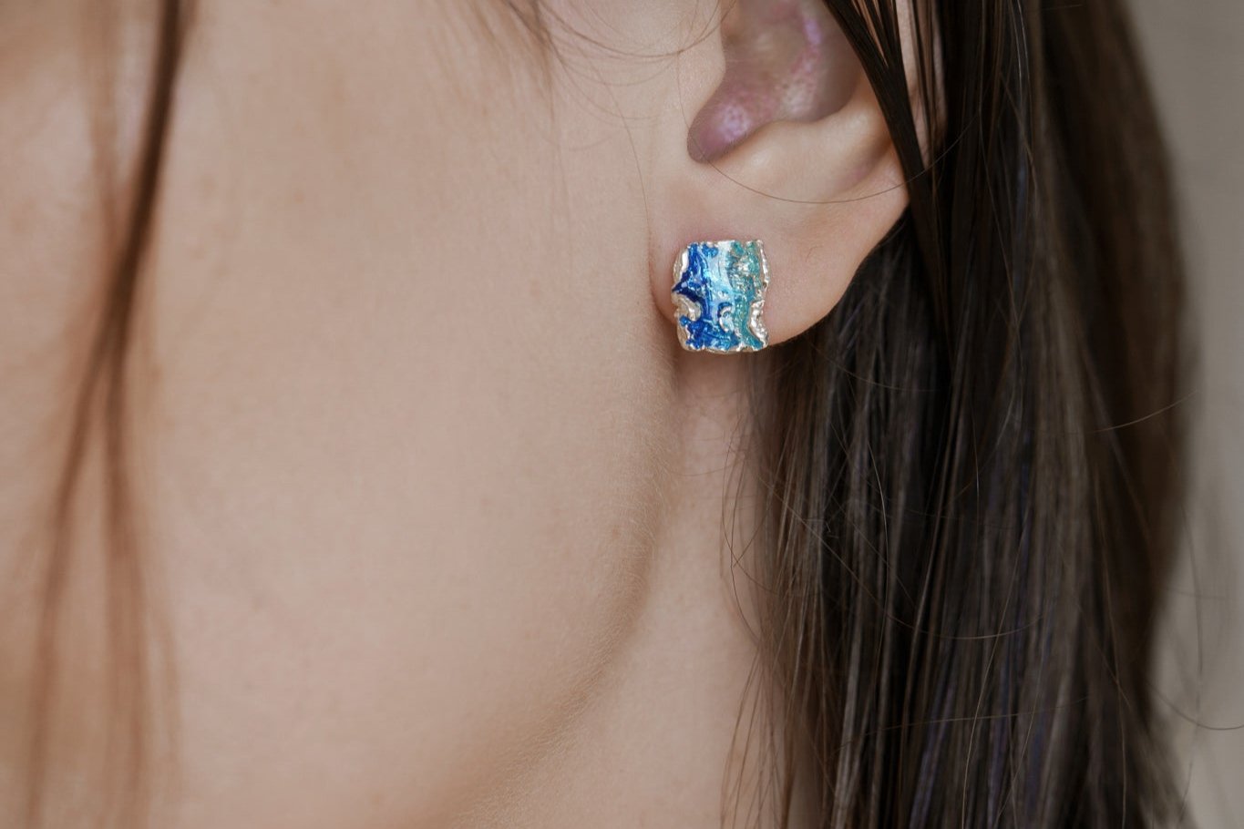 Stud earrings "Wave" blue (8х10 mm)