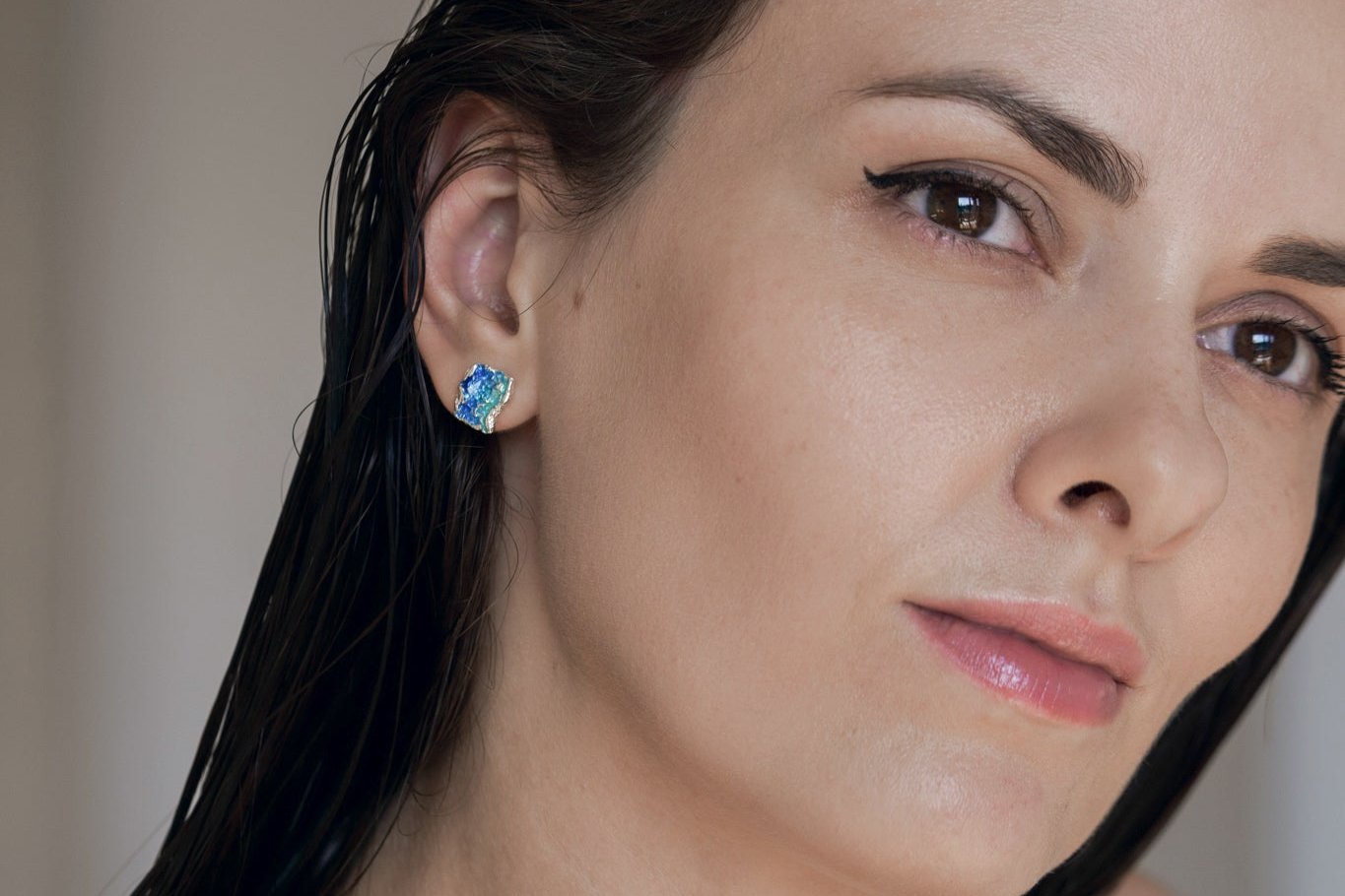 Stud earrings "Wave" blue (8х10 mm)