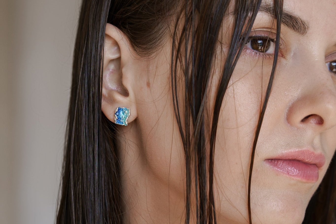 Stud earrings "Wave" blue (8х10 mm)