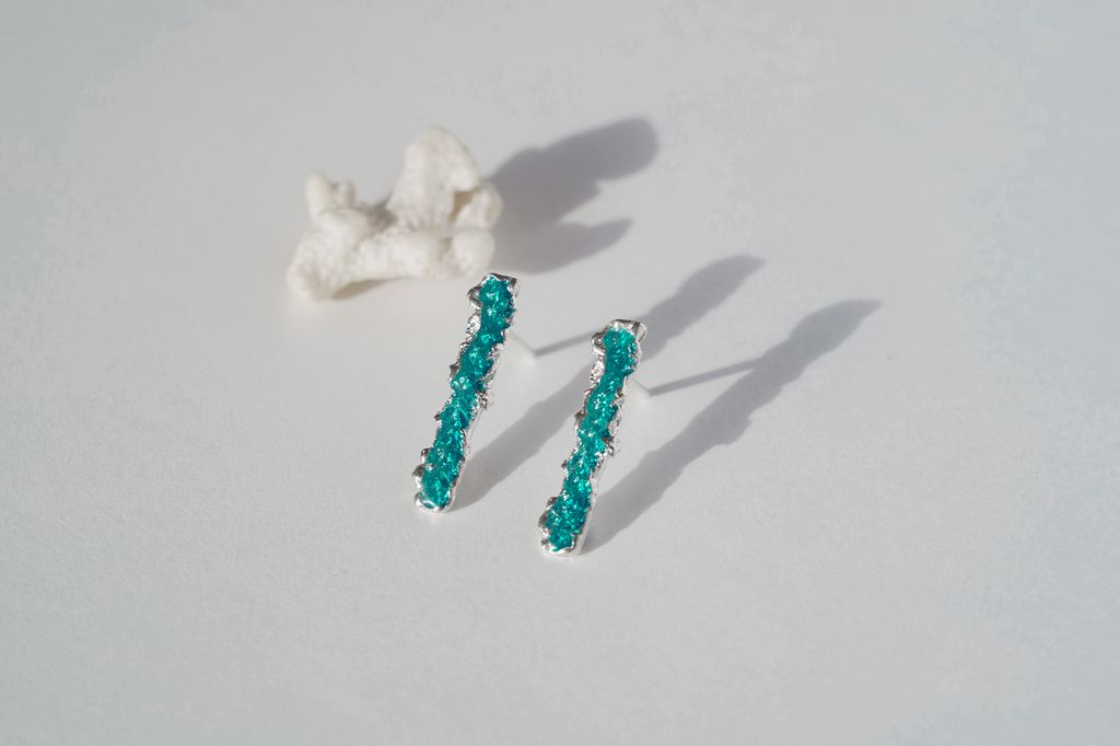 Stud-earrings "Wave" (4x20 mm) emerald