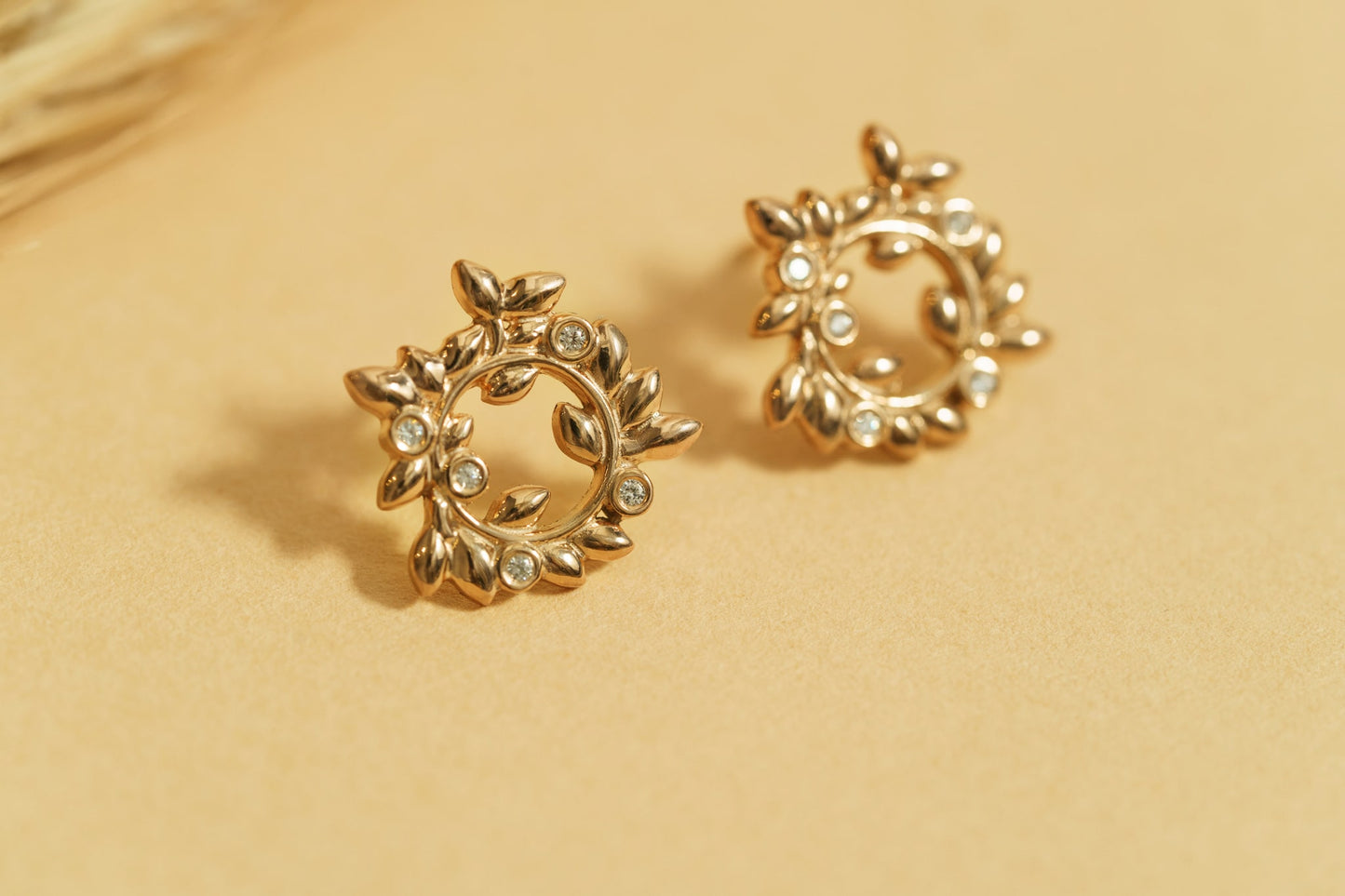 Stud earrings "Wreath" with gems