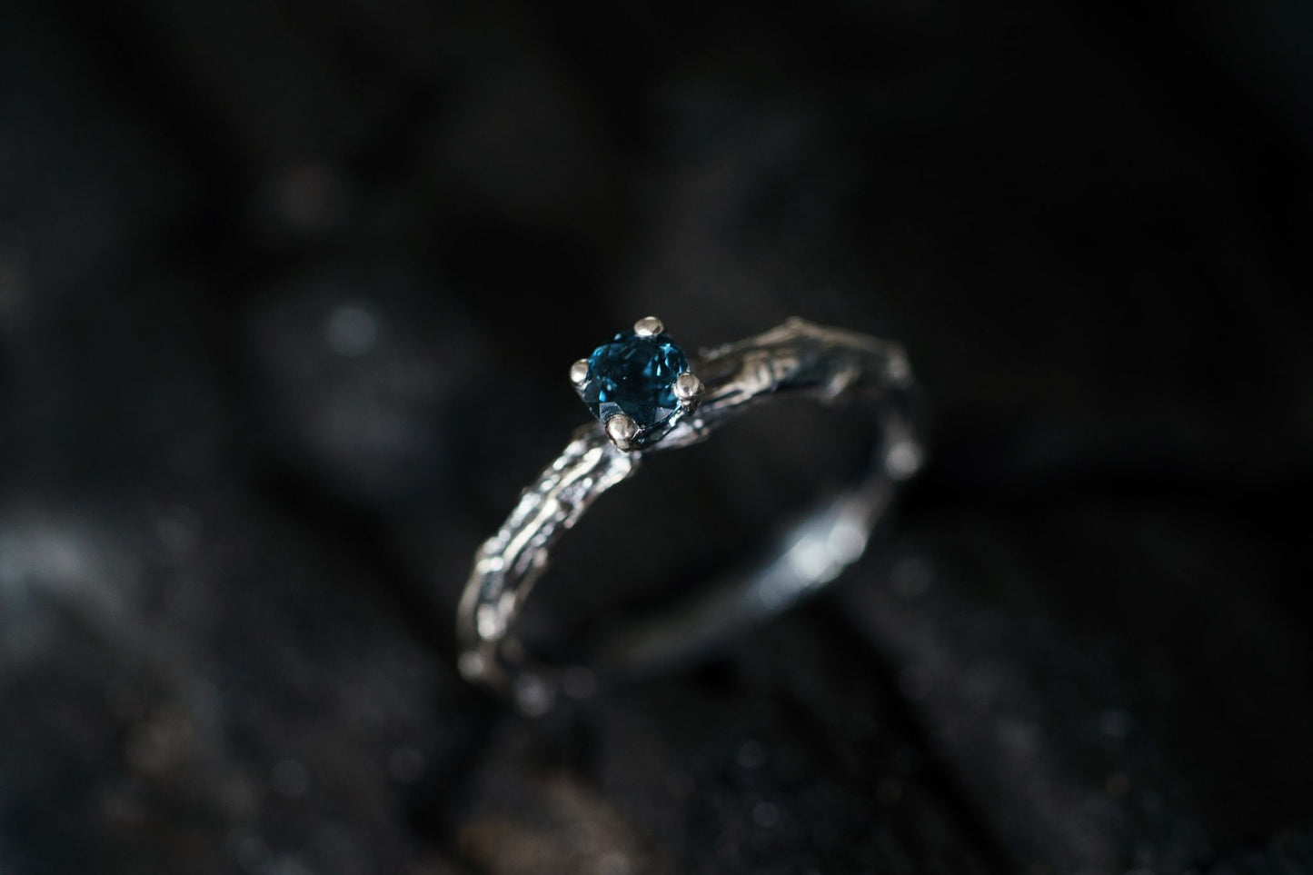 Ring "Dark vine" (gemstone 3,5 mm)