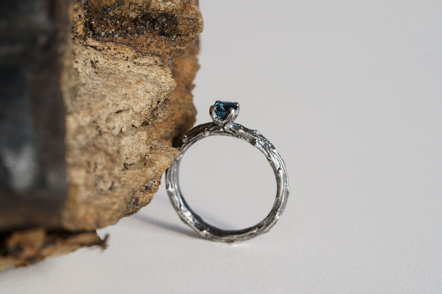 Ring "Dark vine" (gemstone 3,5 mm)