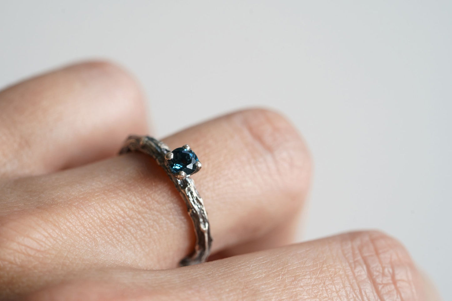 Ring "Dark vine" (gemstone 3,5 mm)