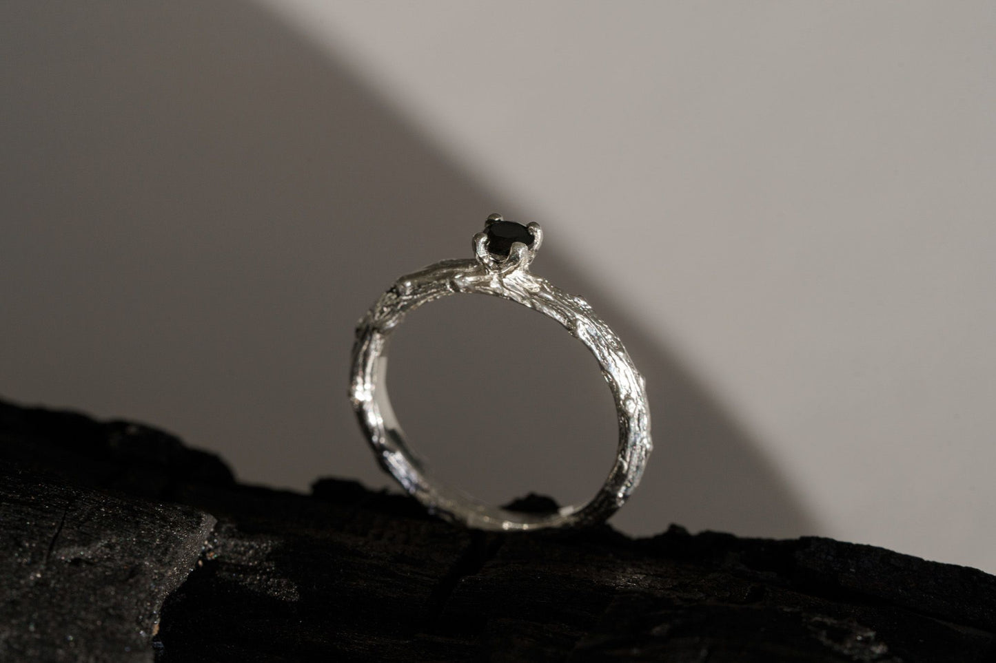 Ring "Light vine" (gemstone 3,5 mm)