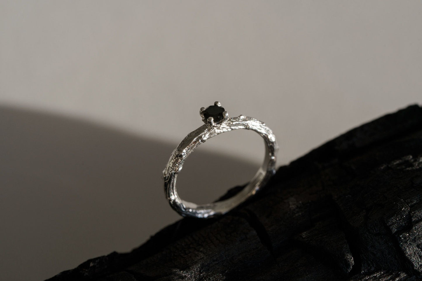 Ring "Light vine" (gemstone 3,5 mm)