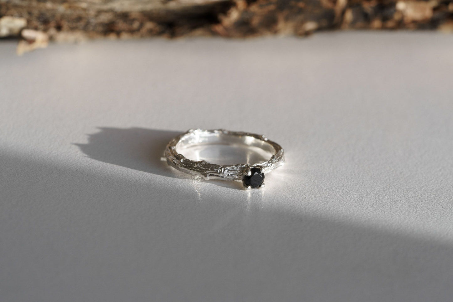 Ring "Light vine" (gemstone 3,5 mm)