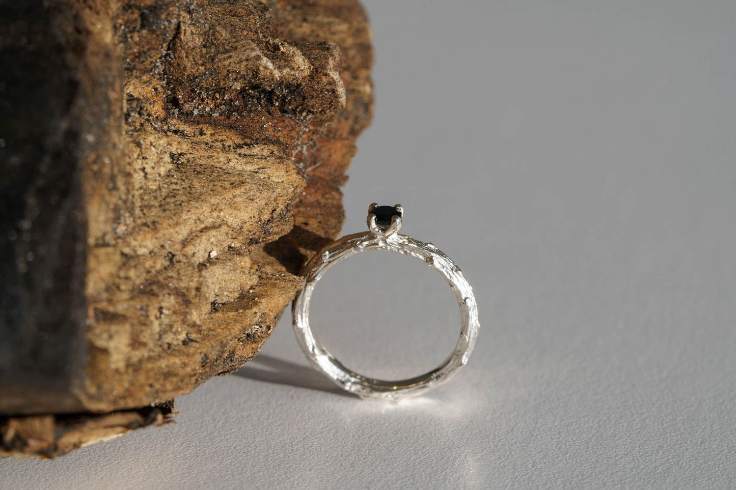 Ring "Light vine" (gemstone 3,5 mm)
