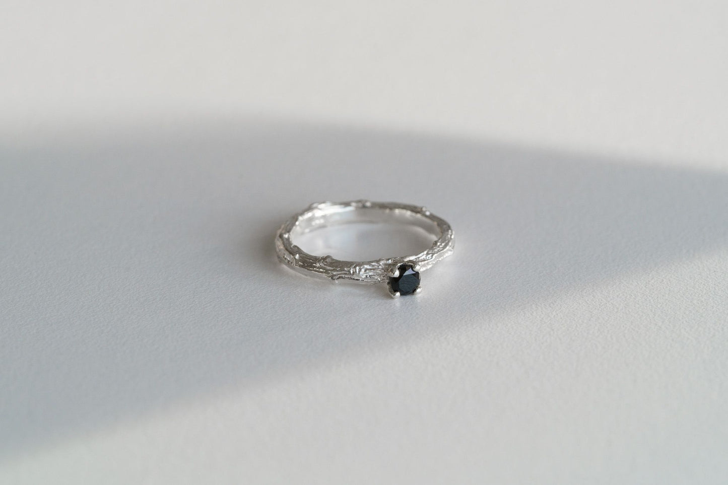 Ring "Light vine" (gemstone 3,5 mm)
